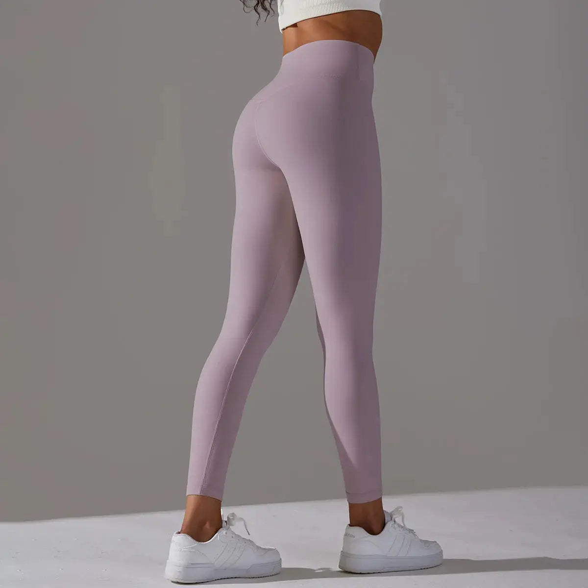 Simples Market high-waist lavender leggings for fitness, running and yoga; full-length, tight fit.