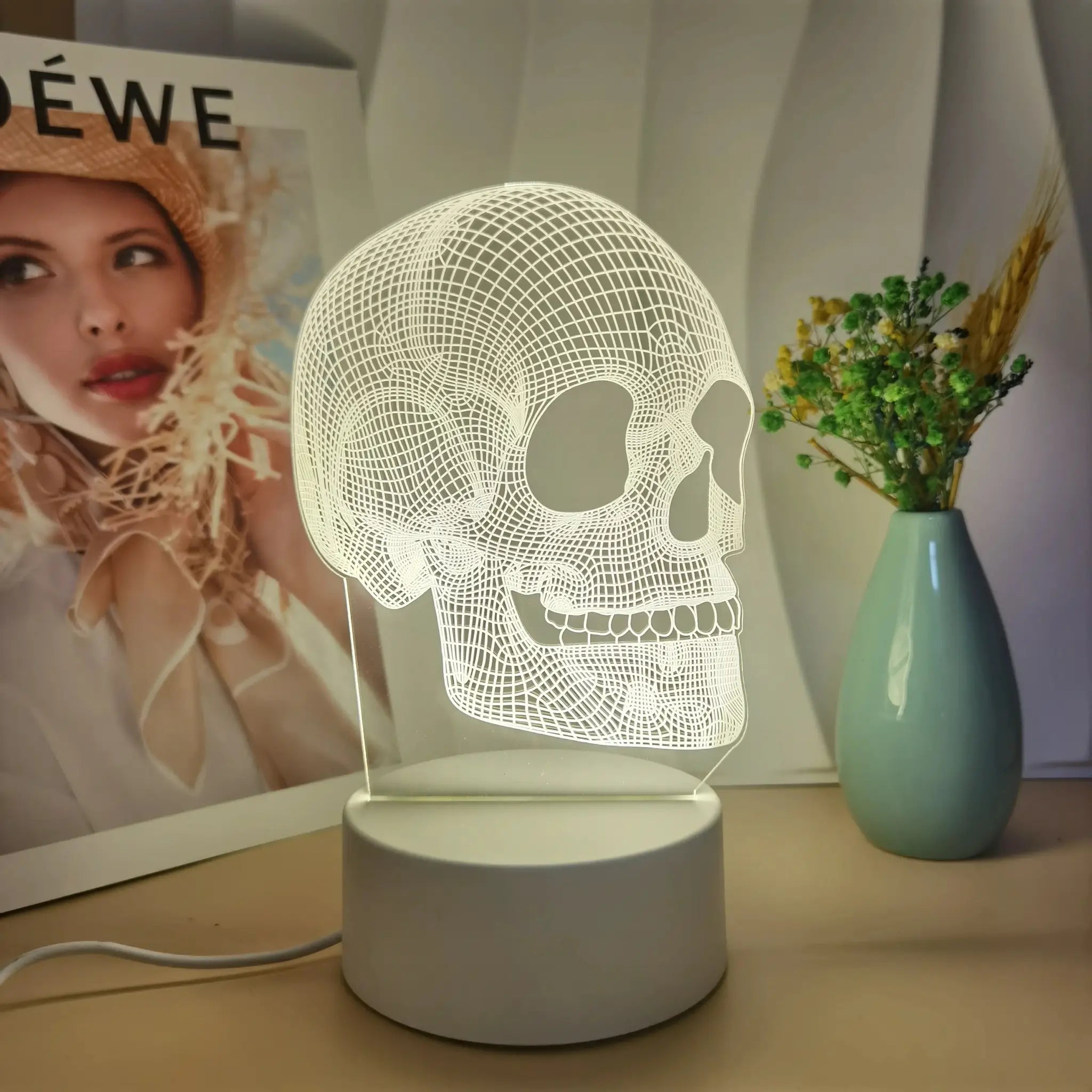 Skull USB night light by Simples Market; white lattice skull lamp, USB-powered decorative lighting