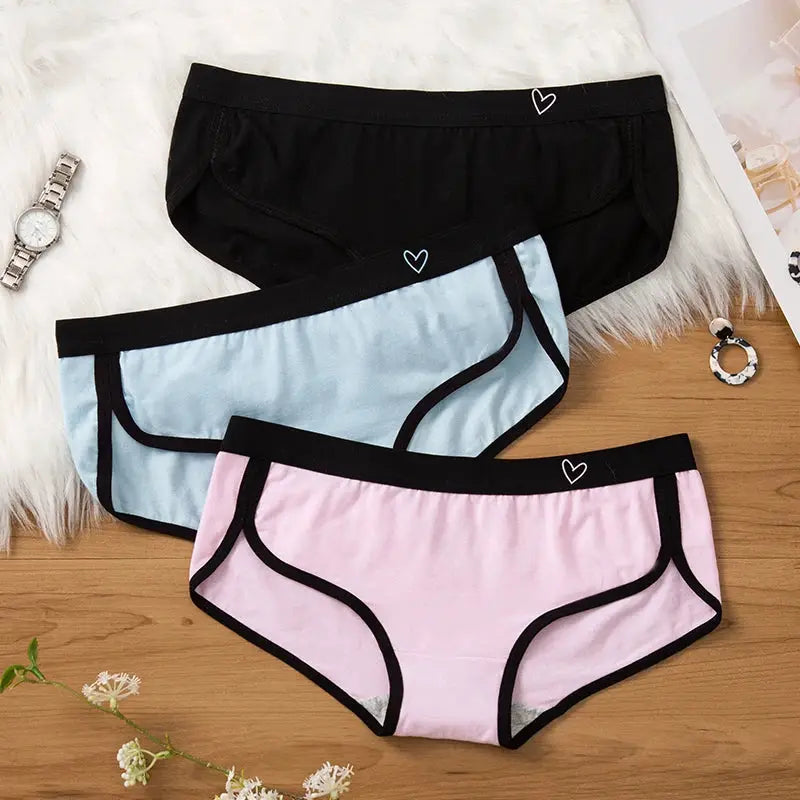 BANNIROU 3Pcs women's cotton briefs set by Simples Market; low-rise, black/blue/pink with black trim and heart motif.