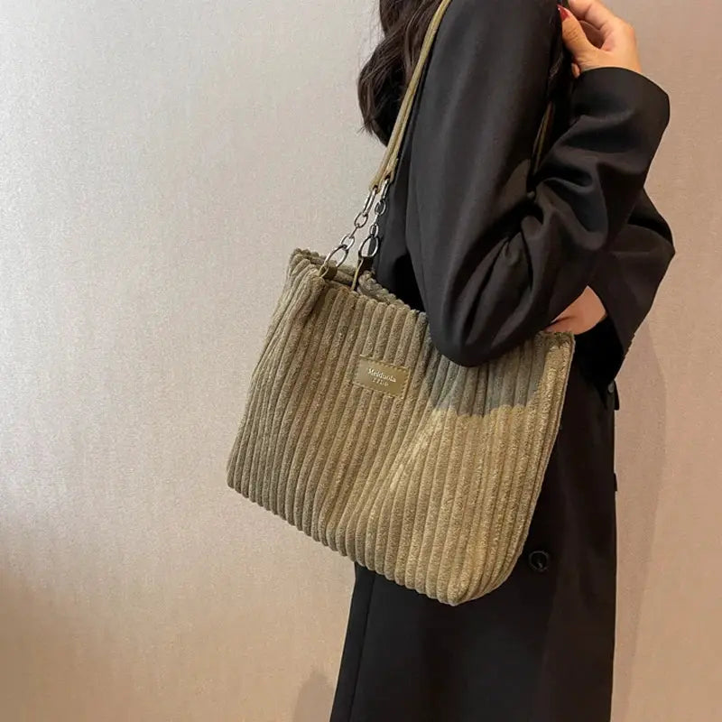 Women corduroy shoulder bag in beige with fixed strap; Simples Market plaque, large capacity