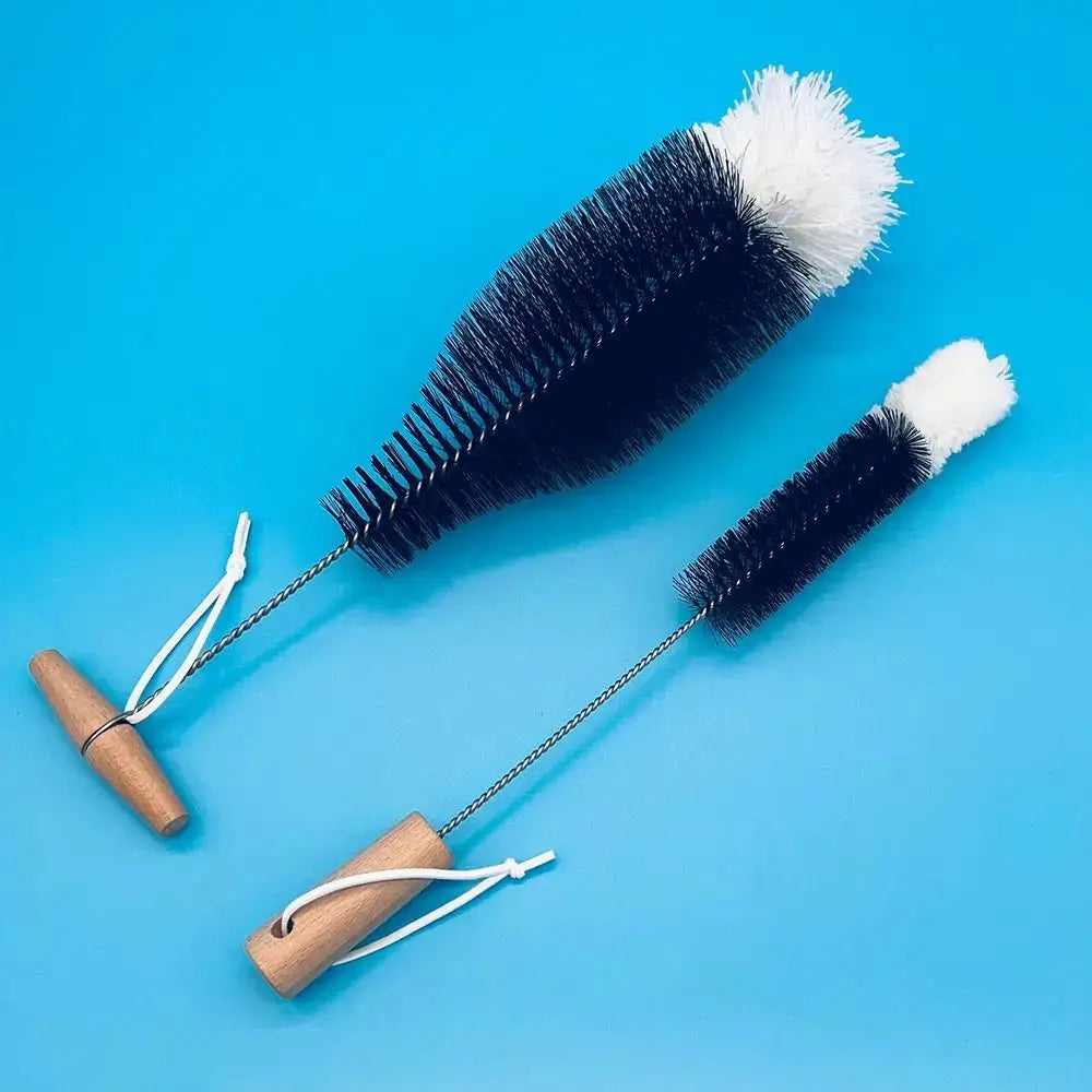 Bottle brush set by Simples Market with beechwood handles and black bristles for glassware cleaning, two-piece.