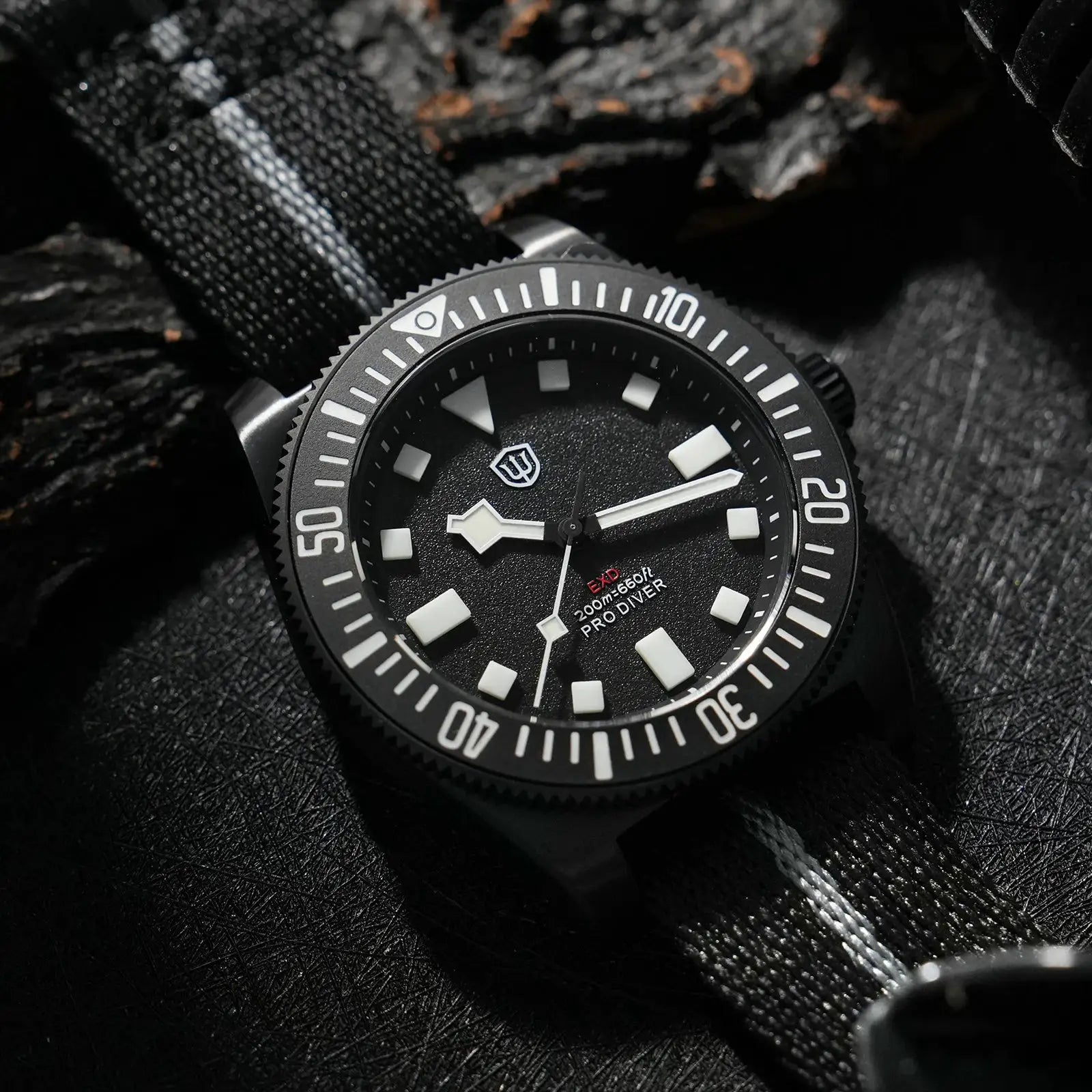 Watchdives EXD 40mm dive watch with black dial and 200m water resistance