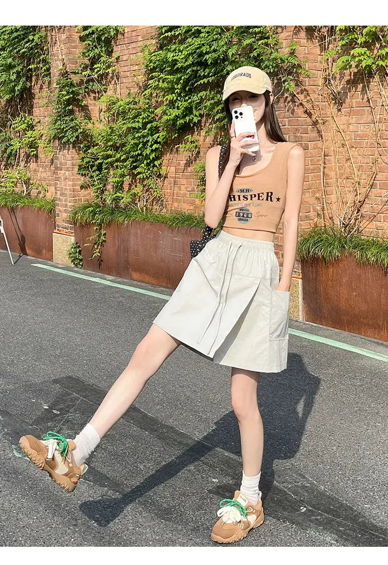 White high-waist skort with side slit and pockets; lightweight, Simples Market casual shorts-skirt