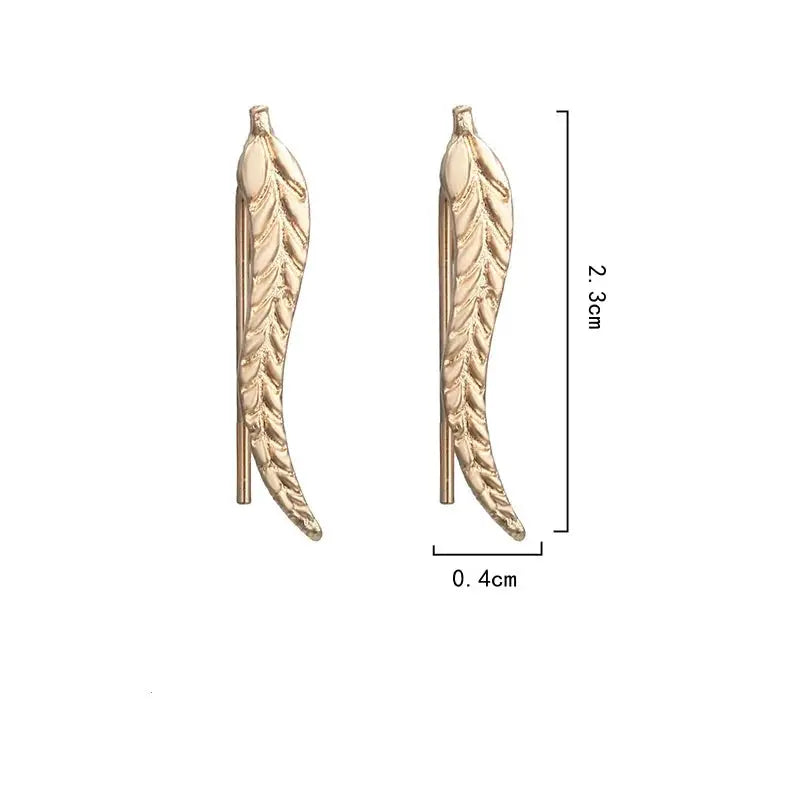 Simples Market gold-tone leaf feather earrings, pair of stud earrings for women, 2.3 cm long.