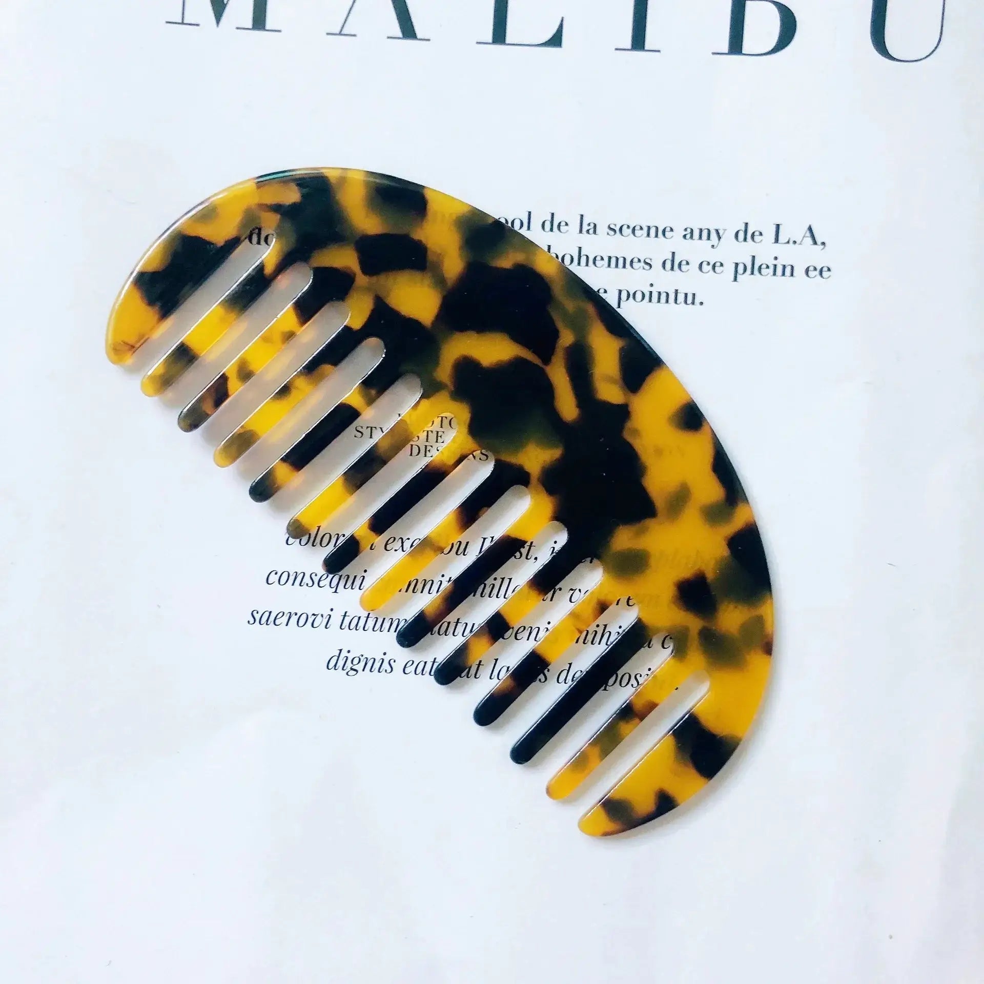 Simples Market wide-teeth acetate hair comb in tortoiseshell yellow-brown with black pattern