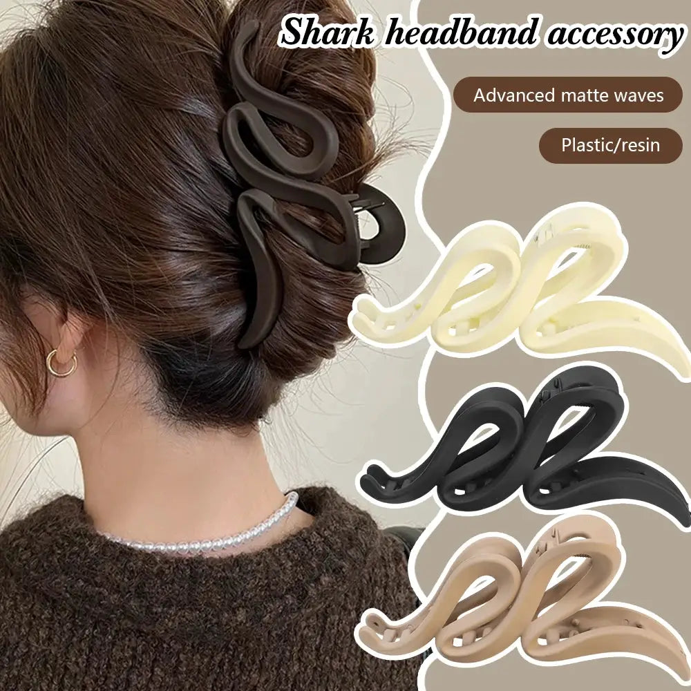 LuminaHair Matte Wave 13cm Acrylic Hair Claw Clip Durable Hold For Women And Girls In Four Colors