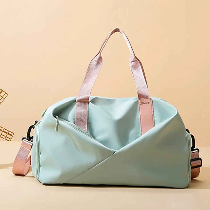 Fitness bag in light blue nylon with pink handles and detachable strap, large-capacity travel bag