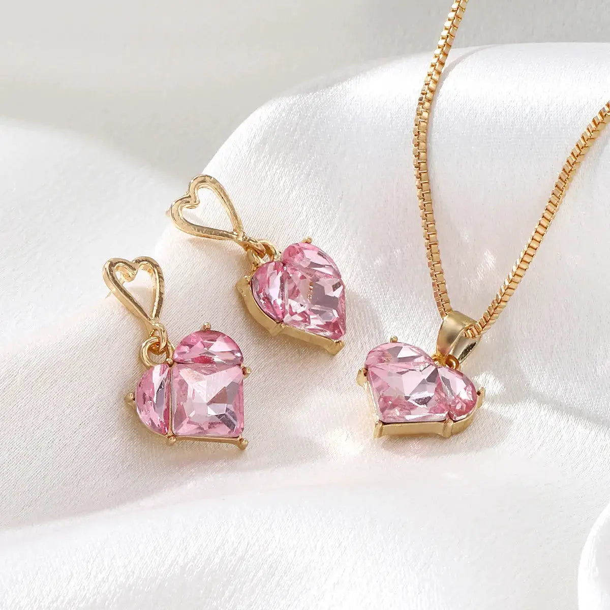 Peach heart necklace and earrings set in gold-tone zinc alloy by Simples Market