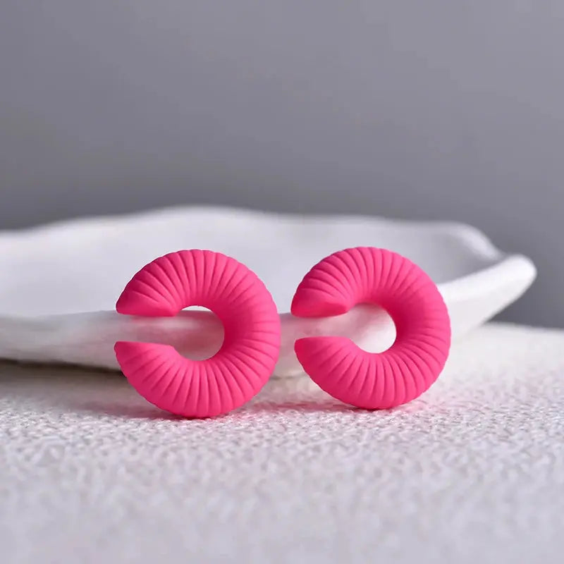 ClipCharm Simple Round Circle Clip Earrings For Women No Piercing C Shape Acrylic Lightweight Colorful Ear Cuffs
