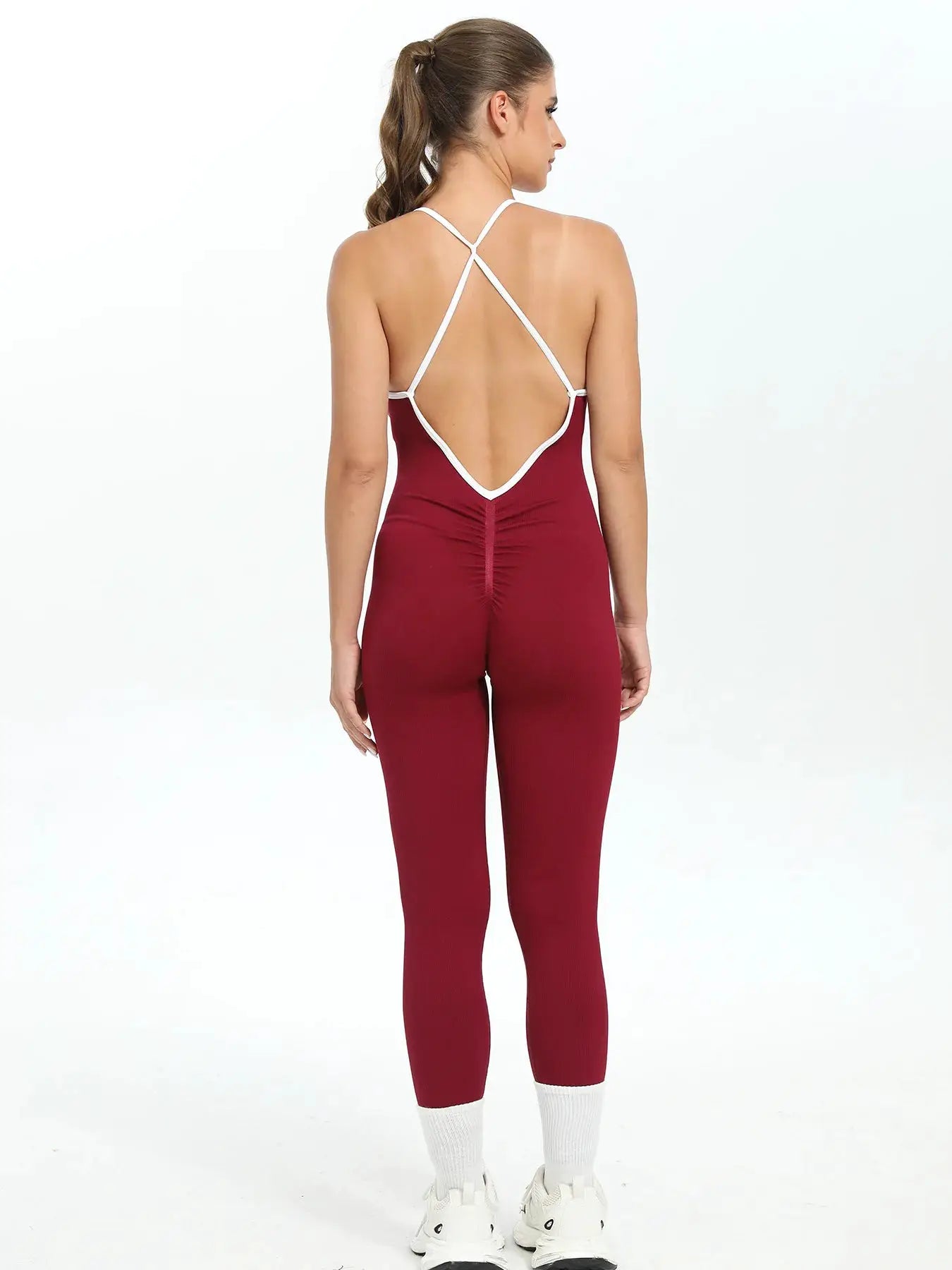 Women’s seamless ribbed maroon jumpsuit with white cross-back straps; Simples Market.
