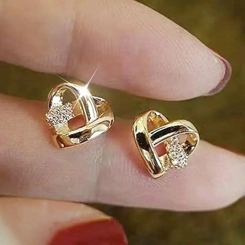 Pair of heart-shaped stud earrings in gold-tone copper alloy with cubic zirconia stones, Simples Market