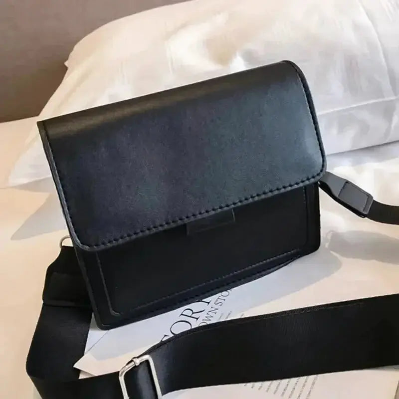 Women’s crossbody bag in black PU leather with flap and adjustable strap