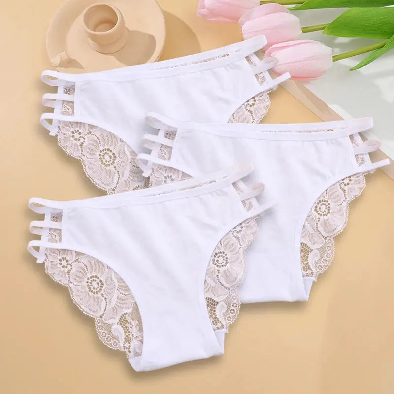 3-piece set of white lace-trimmed low-rise panties with side strap cutouts, Simples Market