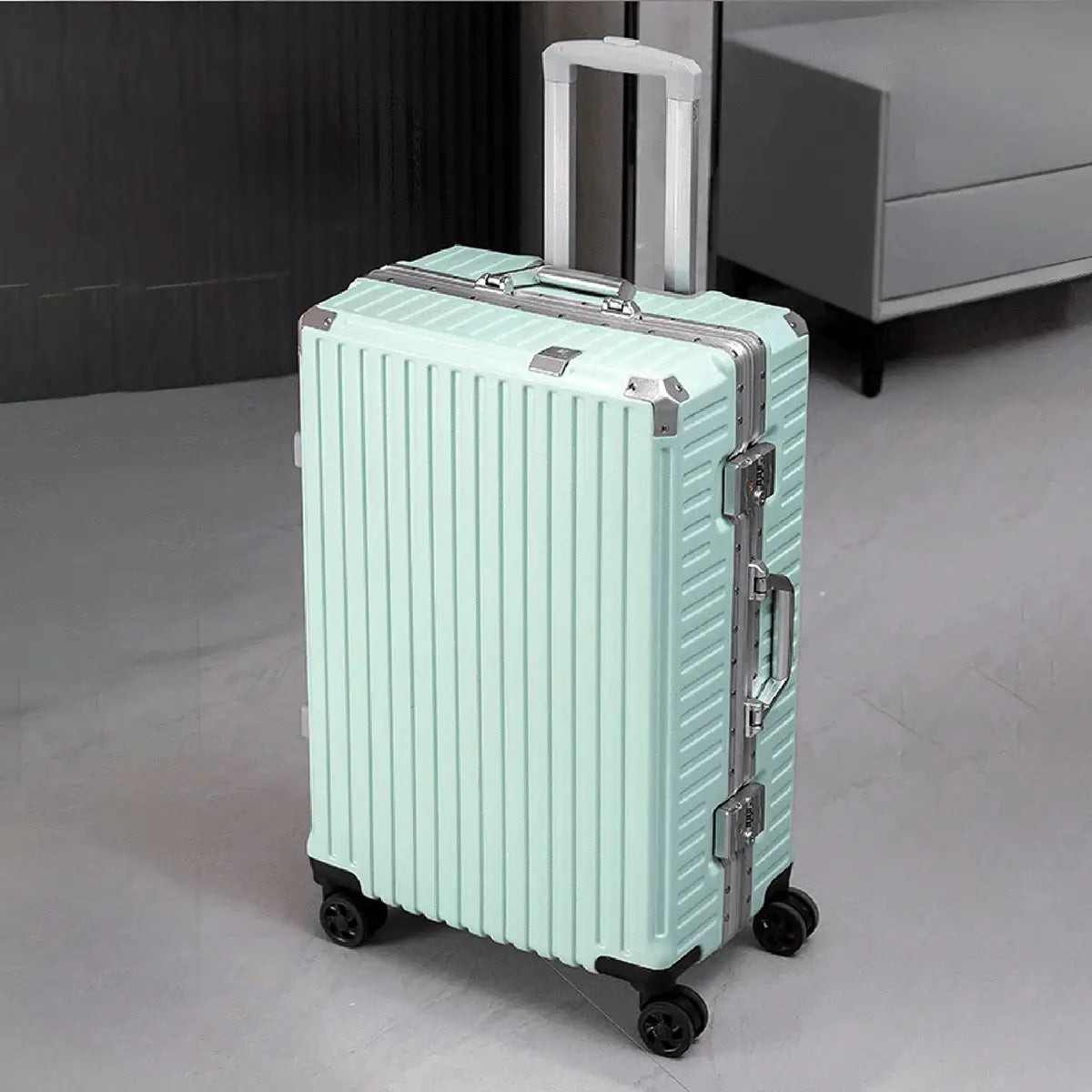 Trolley Luggage Aluminum Frame Rolling Suitcase Durable Carry On With USB Charging And 360 Degree Spinner Wheels