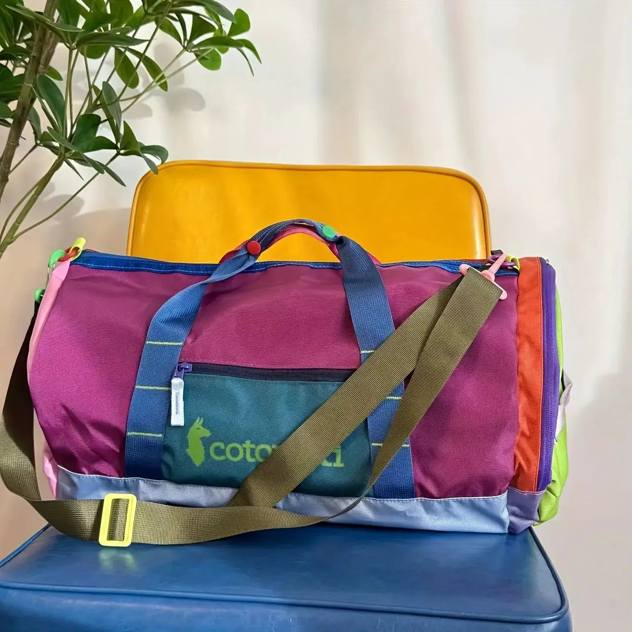 Alpaca-pattern nylon tote bag, multicolor with blue handles and crossbody strap by Simples Market