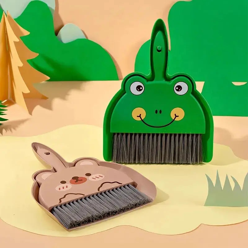 Simples Market mini cartoon desk broom set with a green frog-face broom and a brown bunny dustpan brush
