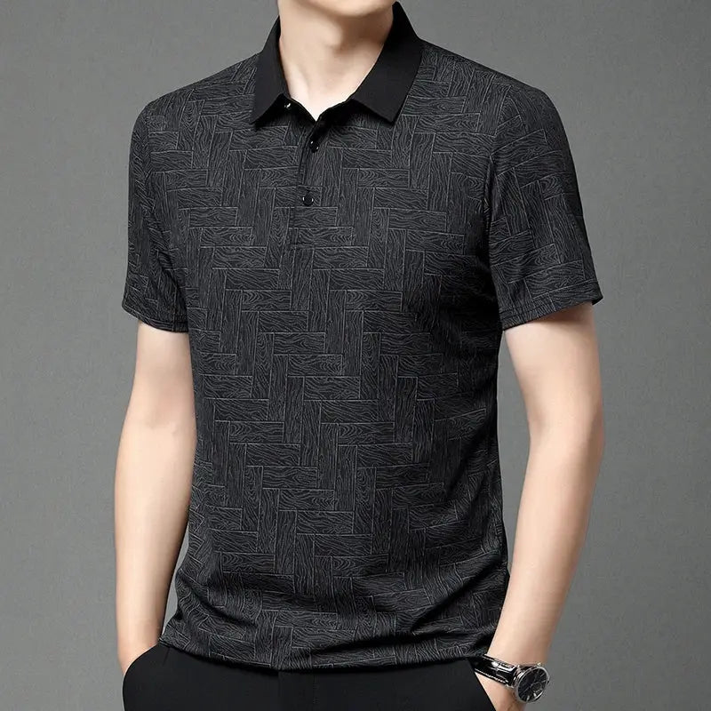 Men's polo shirt by Simples Market with black collar and grey geometric print.