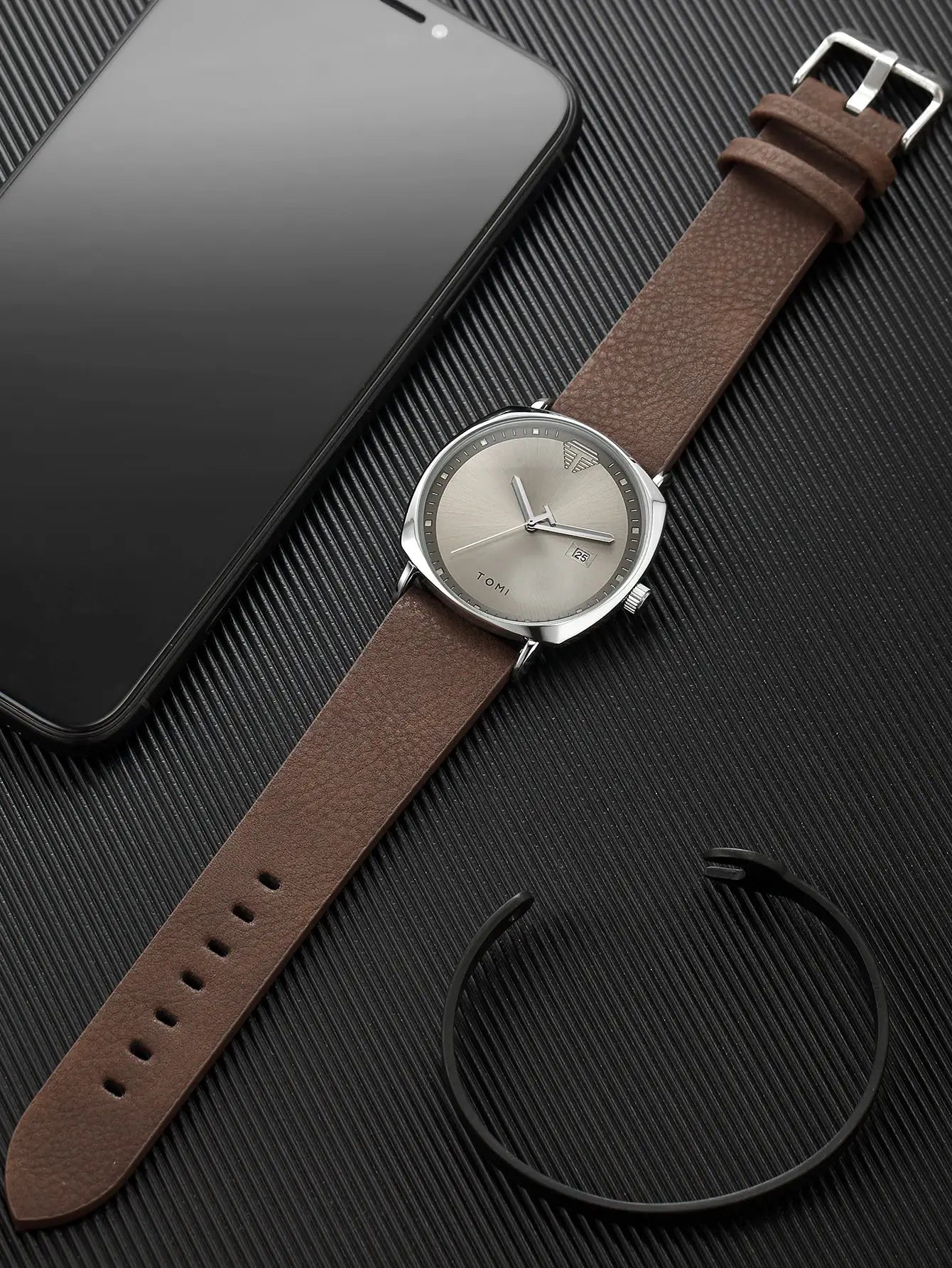 TOMI men's minimalist quartz watch with brown leather strap and calendar date display, Simples Market