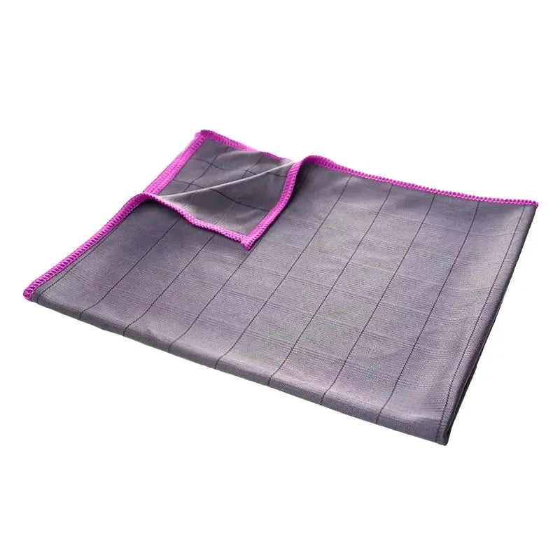Lint-free carbon fiber cleaning cloth by Simples Market, gray with pink edging for glass/window polishing