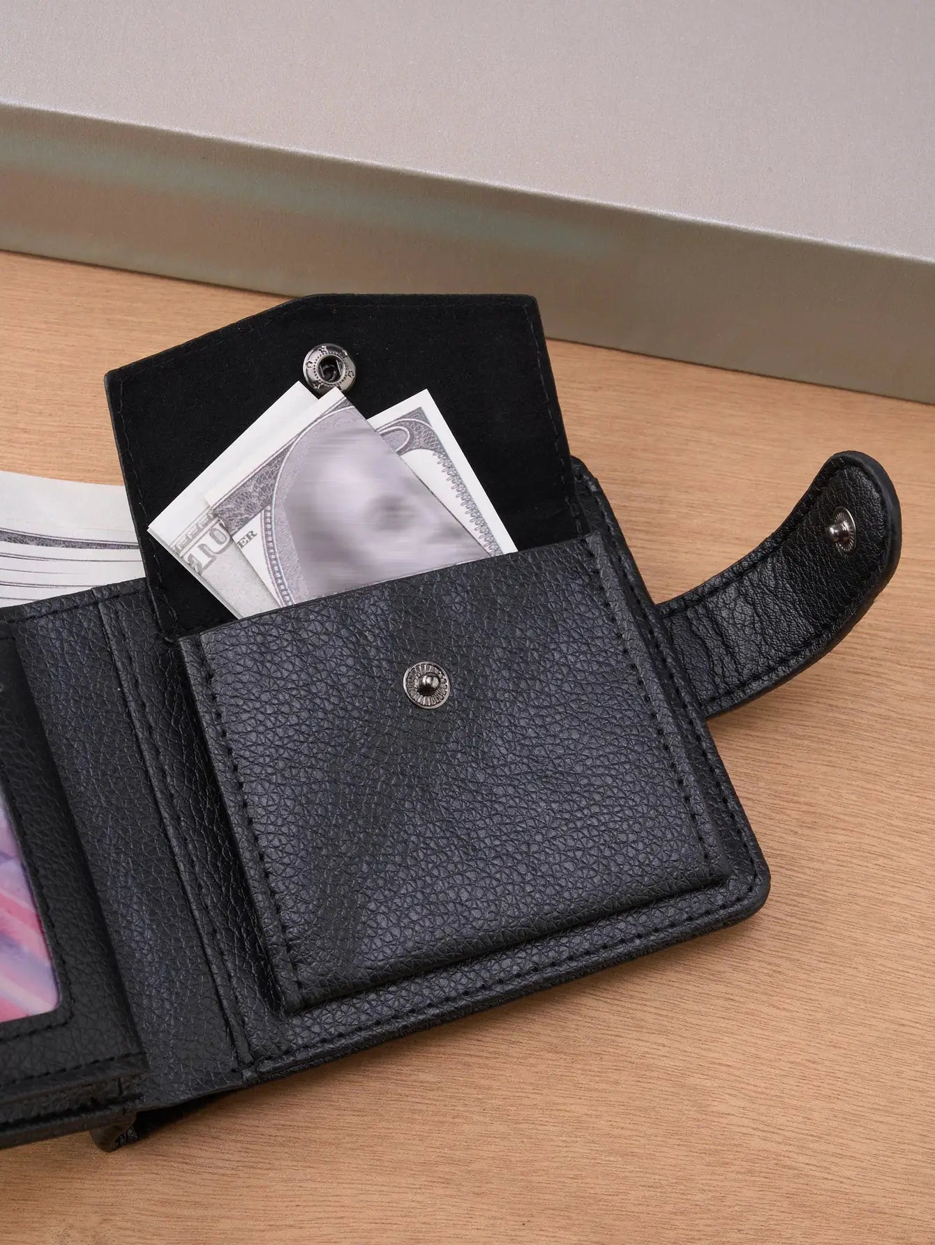 Men's black leather wallet by Simples Market with snap closure and card slots