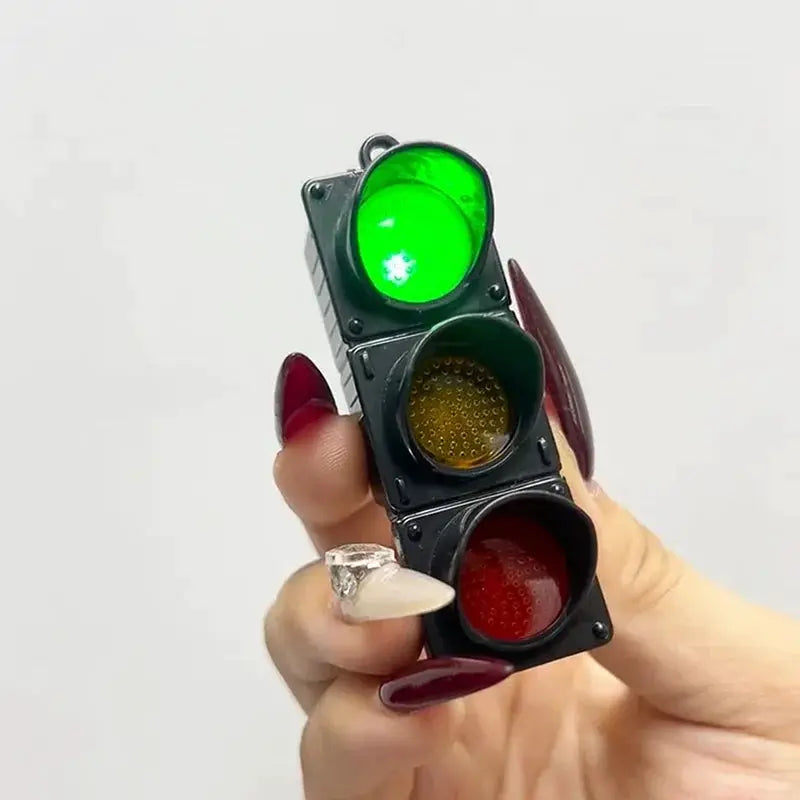 Traffic light magnetic refrigerator sticker by Simples Market; 3-light traffic signal magnet in green/yellow/red.