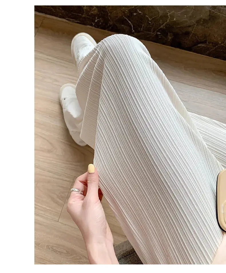 Simples Market white wide-leg pants with elastic waist and textured pleated fabric for women