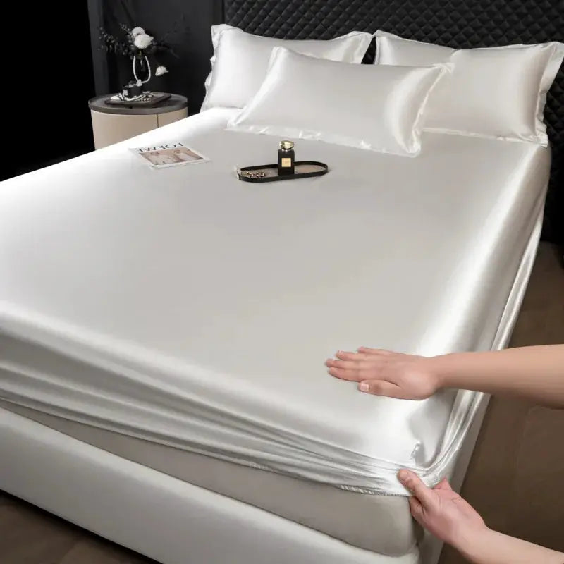 Simples Market 3-Piece Mulberry Silk Fitted Sheet Set with Pillowcases in white
