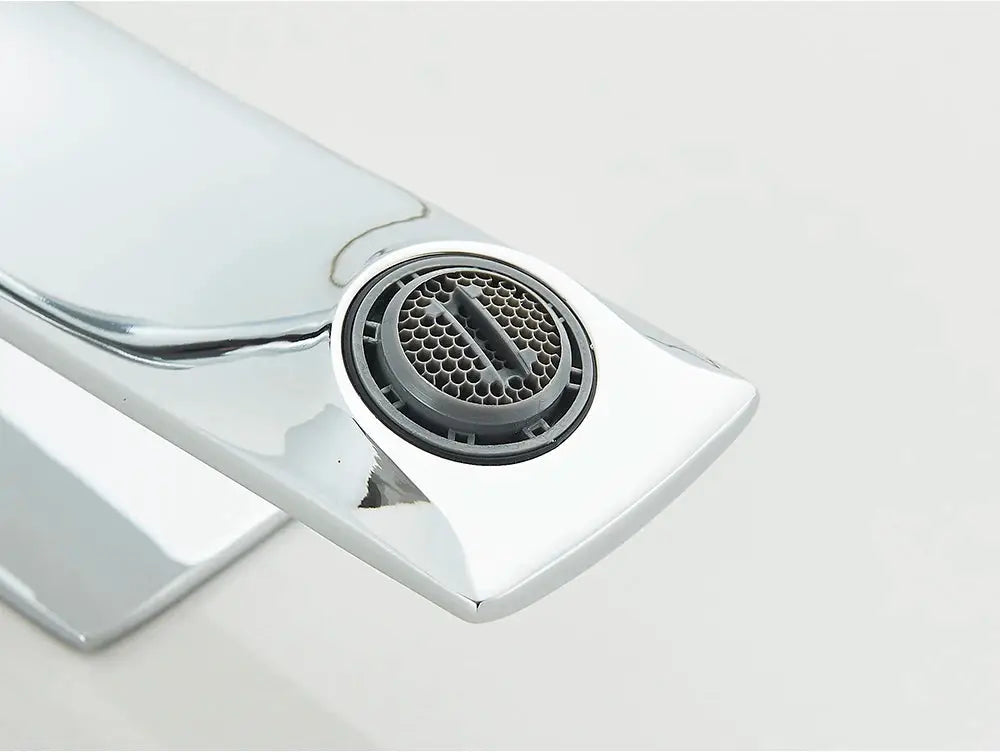 Simples Market chrome deck-mounted bathroom faucet with single lever and round aerator.