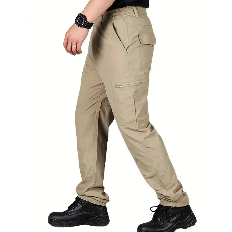 Casual men's quick-dry cargo pants in beige by Simples Market with multiple pockets and zippered pocket