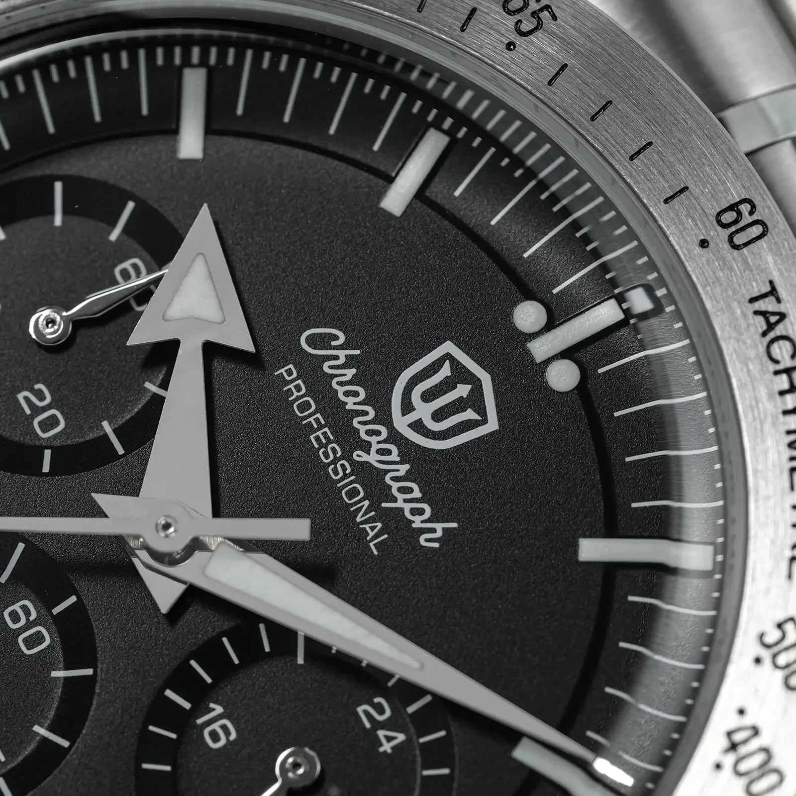 Watchdives WD1863 chronograph wristwatch; black dial, luminous hands, 39mm vintage-style with stainless steel bezel