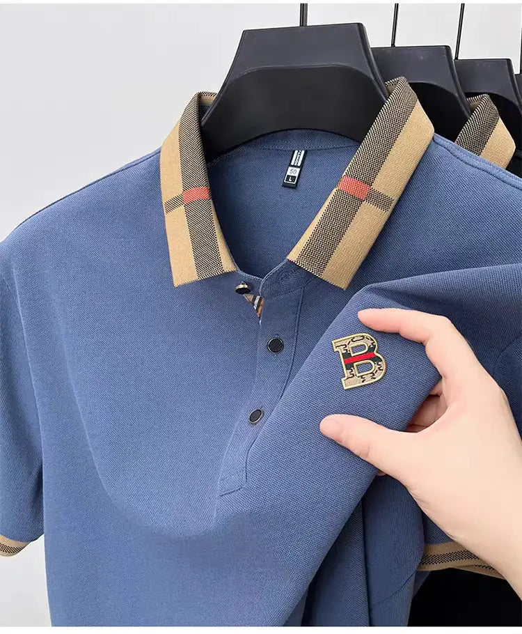 Simples Market blue men's short-sleeve polo with beige plaid collar and gold logo patch.