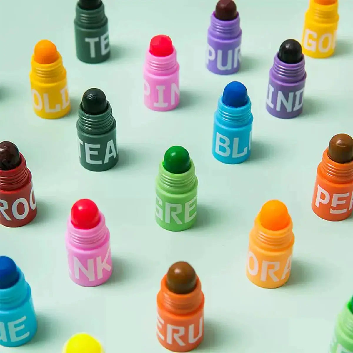 12-color highlighter marker set; assorted bright inks for school, office and graffiti projects