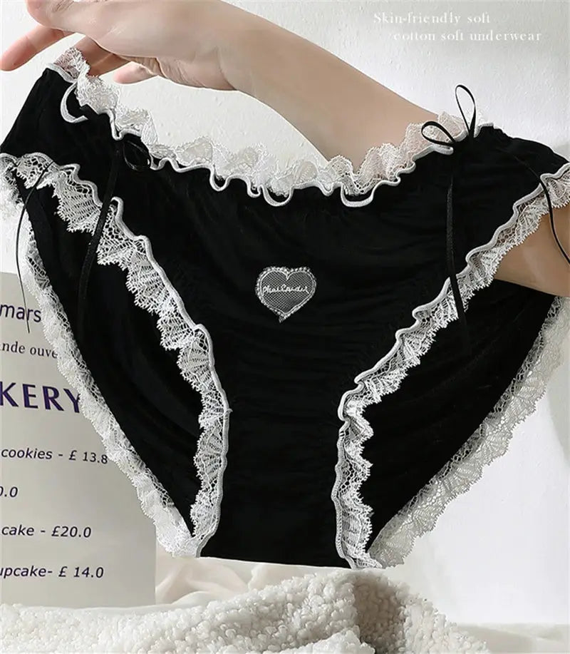 Panties in black lace with white scalloped trim and a heart patch