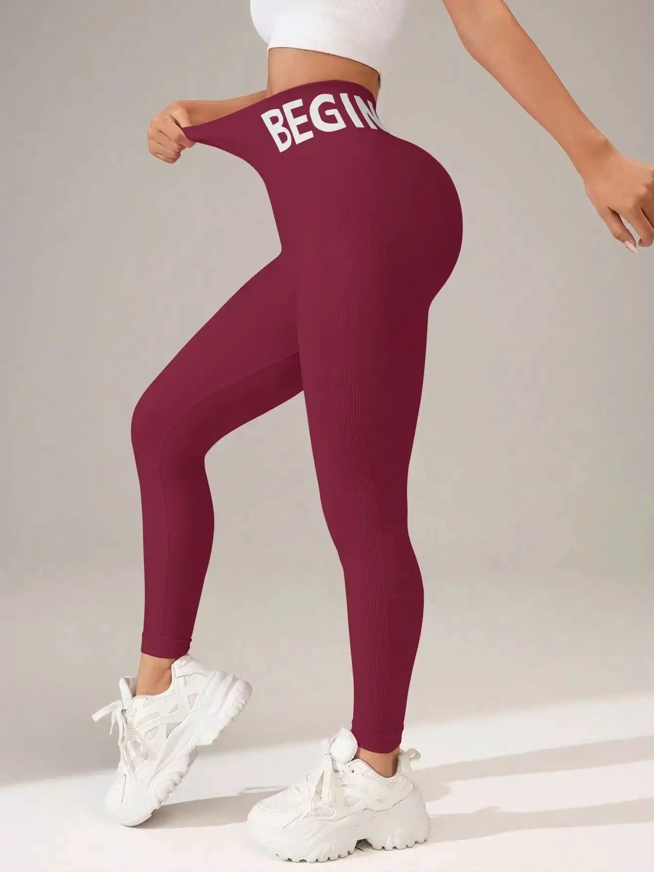 Seamless yoga leggings in burgundy with high-rise waistband and white lettering; butt-lifting, quick-dry women's tights