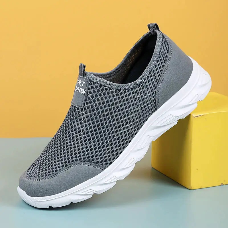 2023 Lightweight Men's Casual Shoes Breathable Slip On Sneakers Anti Slip Flat Outdoor Walking Shoes Size 39 To 47