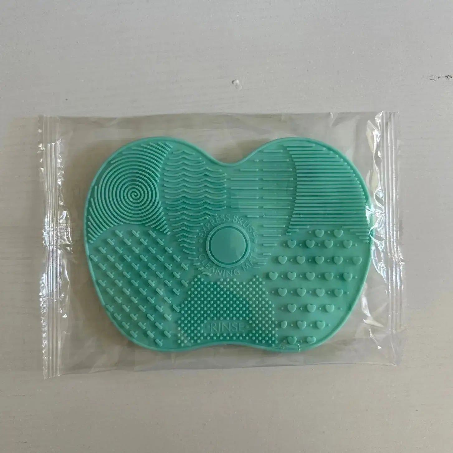 Silicone Apple Shaped Makeup Brush Cleaner Pad With Suction Cup