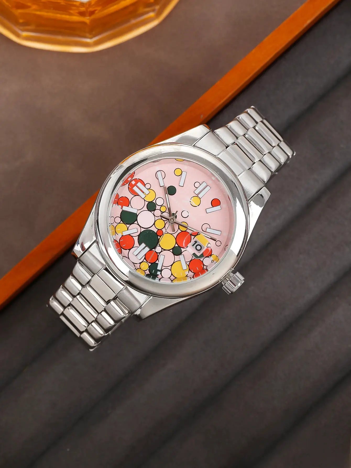 Men's quartz watch with pink multicolor dial, stainless steel bracelet and date window