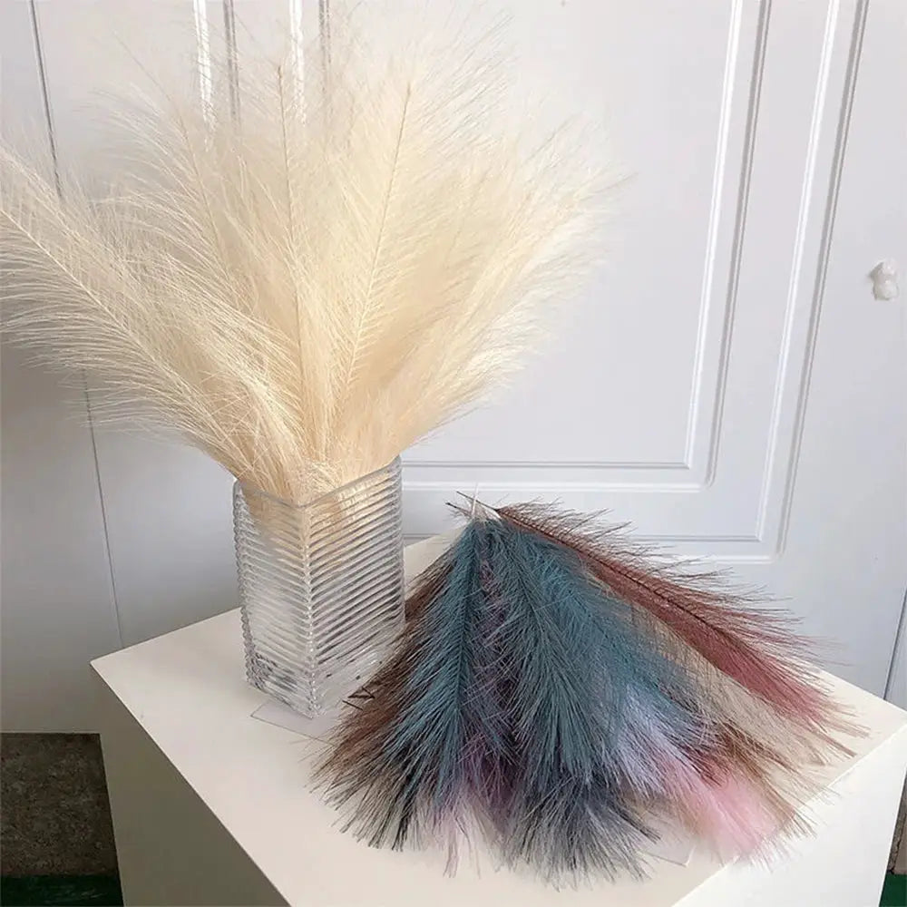 Pampas grass decor set; fluffy artificial reeds (5/10/20pcs) in a clear ribbed vase with multicolor sprays, 42cm tall