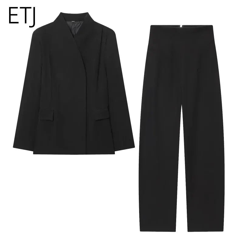 ETJ black 2-piece women's suit jacket with matching trousers; slim fit, high collar