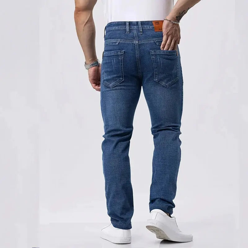 Men's blue denim jeans with straight-leg fit and back pockets, Simples Market