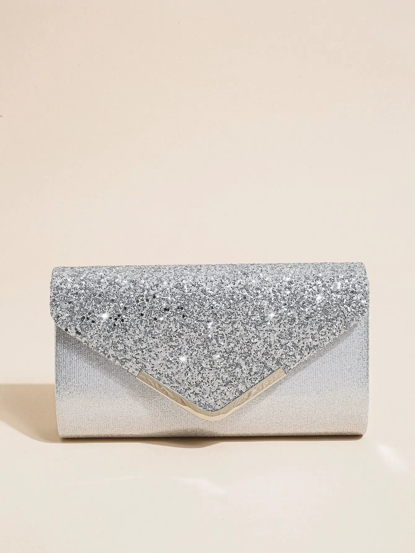 Silver sequin envelope clutch for evenings; glittery party purse with metallic V-shaped clasp.