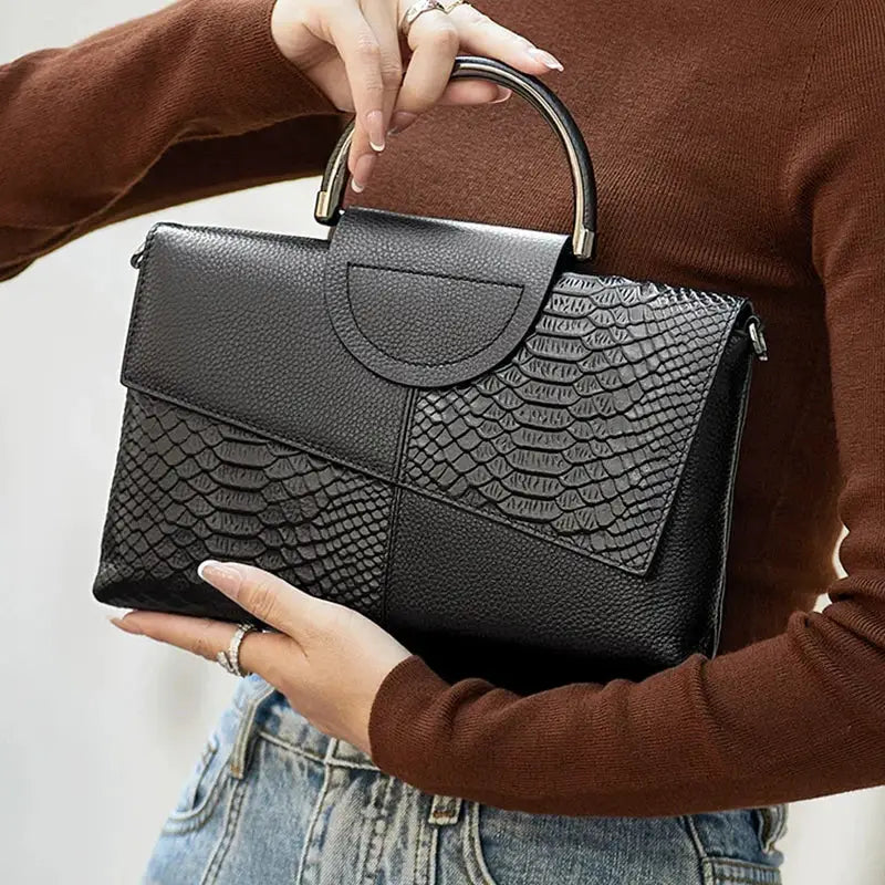 Simples Market PU synthetic leather women's shoulder crossbody bag with alligator-pattern flap in black