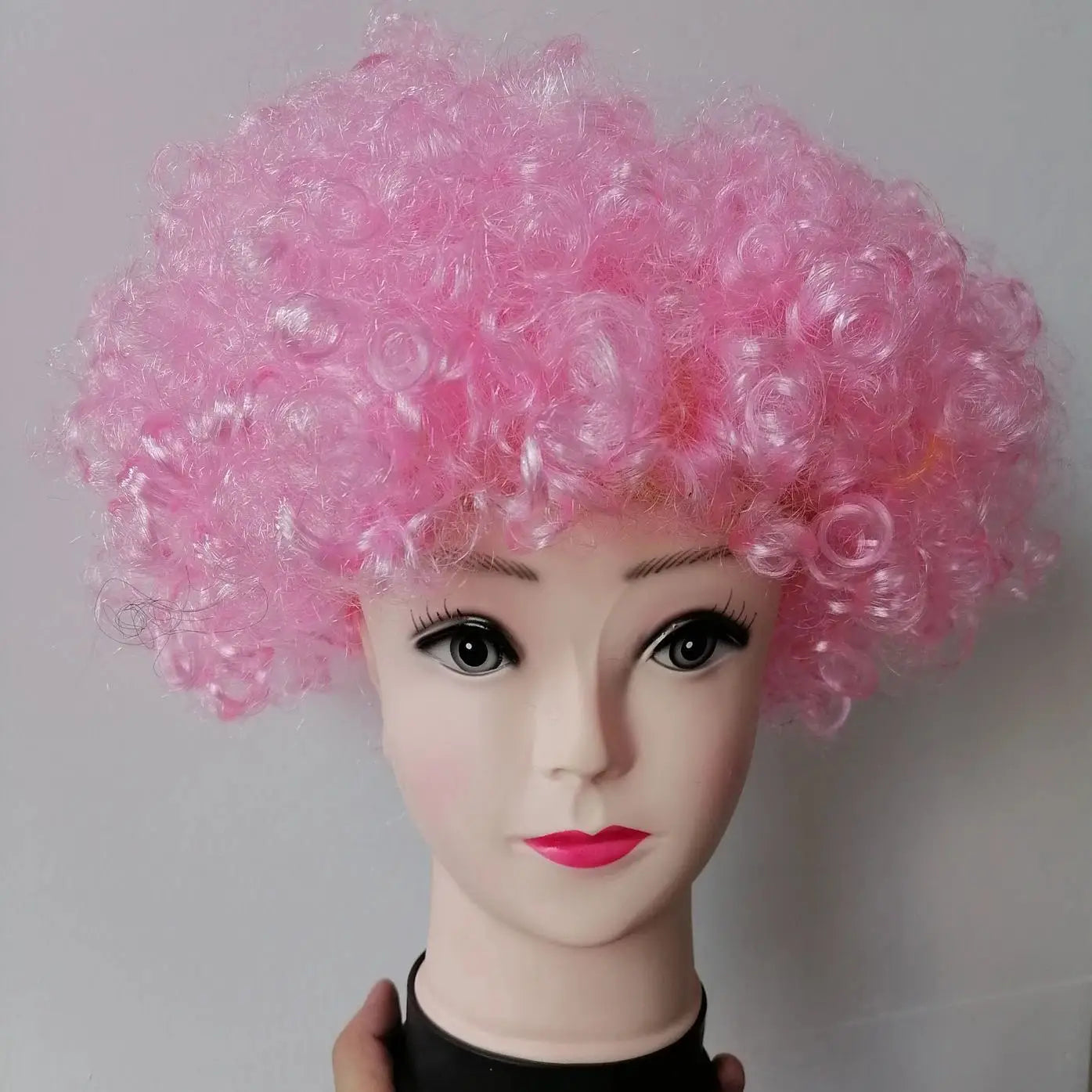Women's pink curly cosplay wig, short wavy synthetic hair for daily parties