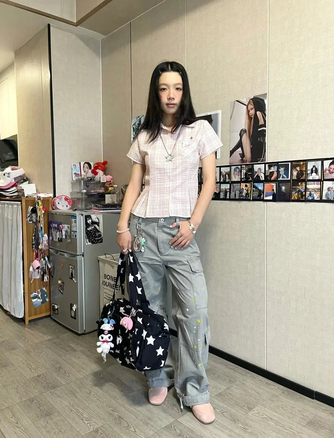 Genayooa Y2k plaid short-sleeve shirt pale pink with chest pocket; cropped paired with gray cargo pants and a star tote