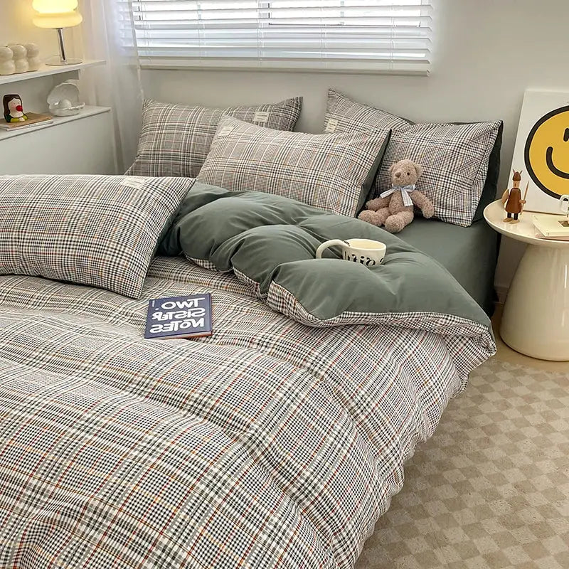 Simples Market Nordic plaid cotton bedding set with duvet cover and pillowcases, grey-red plaid with green reverse.