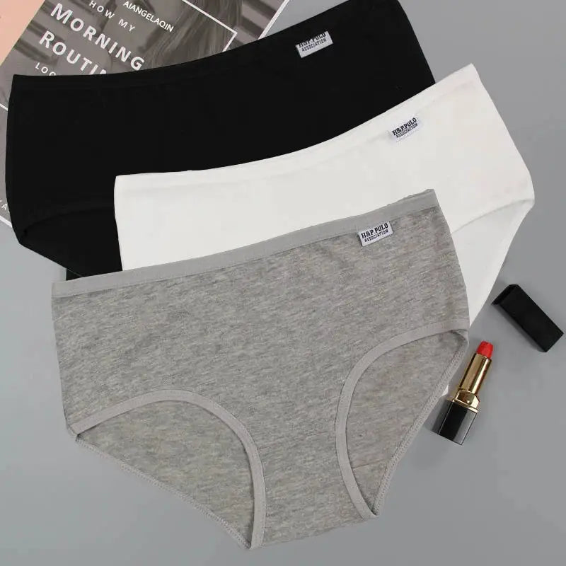 Simples Market 3-pack women's cotton briefs in black, white, and gray; plus-size underwear