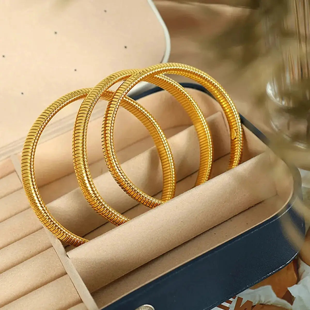 Waterproof Stainless Steel Retro Elastic Thick Metal Polish Bracelet 18K Gold Plated Unisex Jewelry For Men Women
