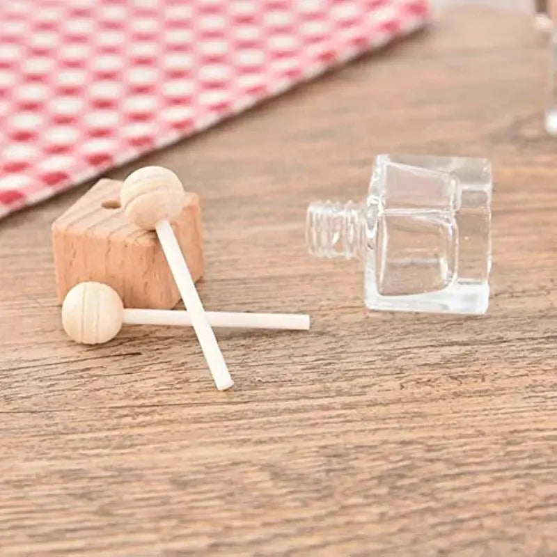 Empty Glass Diffuser Bottle For Car Aromatherapy Refillable Car Perfume Diffuser With Wooden Cap Fragrance Ornament