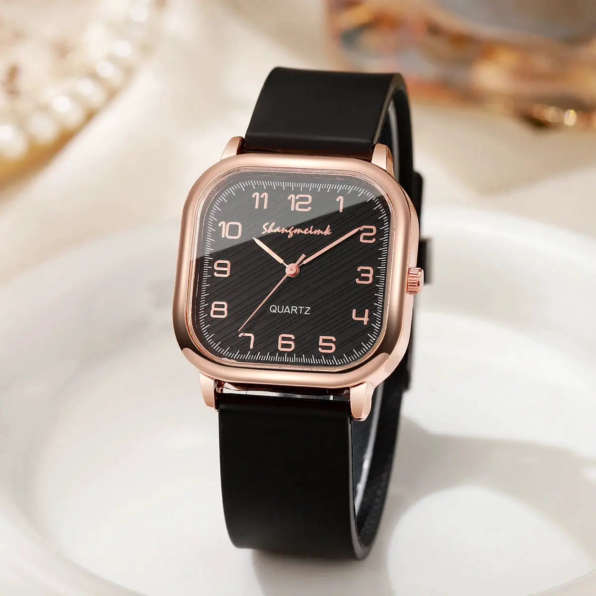 Fashion square women's quartz watch with rose-gold case, black dial and black silicone strap by Simples Market