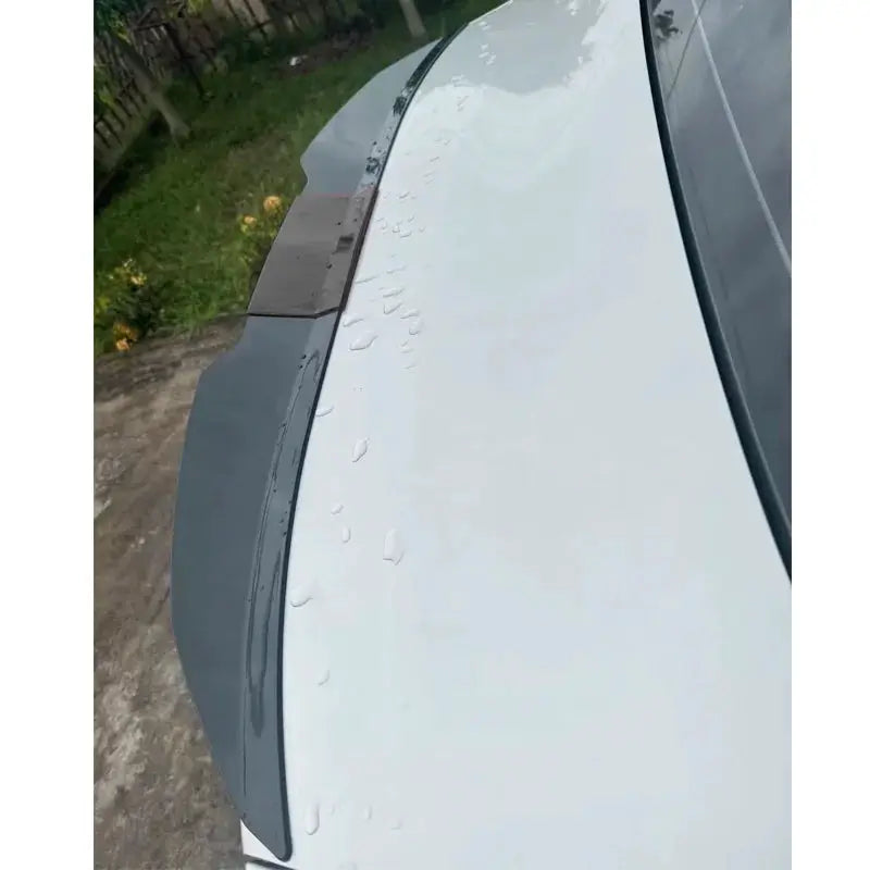 Simples Market universal 3-piece rear spoiler kit for sedans, 117–127 cm, dark gray boot wing on white trunk